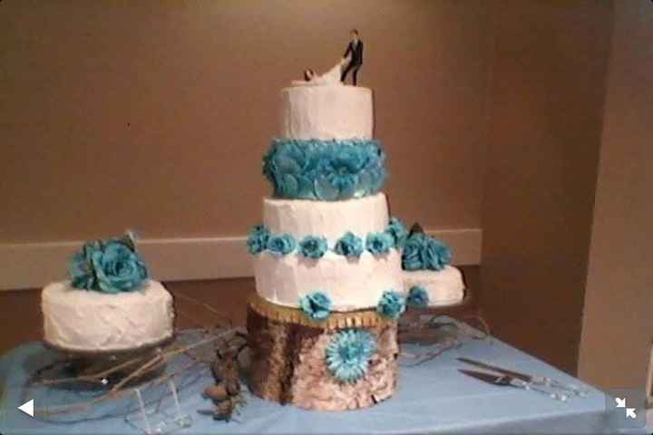 BACK & MARRIED! Heres My rustic cake!