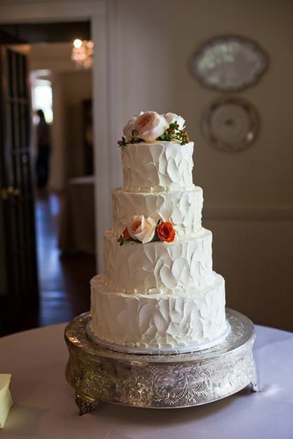 What did/will your wedding cake look like?