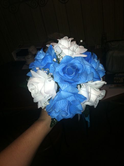 2 Qs- on bouquet. I think mine is WAY to small & what are you doing for the toss! *pic*