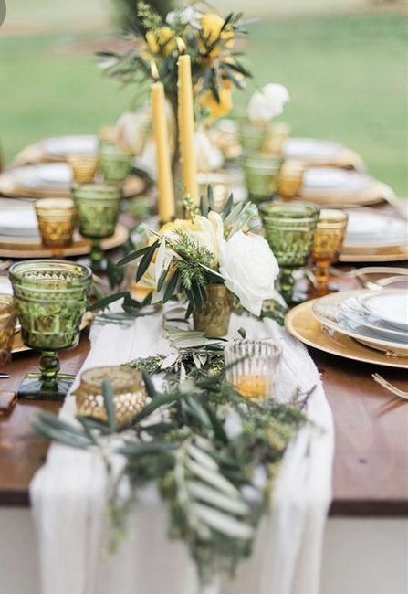 Color palettes that include yellows, golds and mustard - 5
