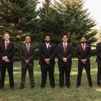Did the groomsmens’ suits all match? - 1
