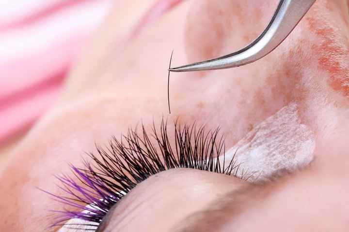 Fake Lashes Vs. Eyelash extensions....