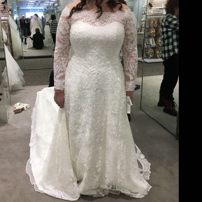 Who else loves lace?  Show off your lace dresses and/or veils! 6