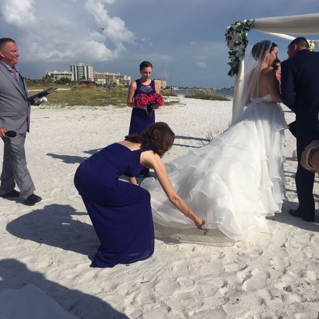 Beach brides: veil or no veil?