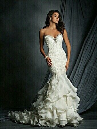 Show off those dresses!