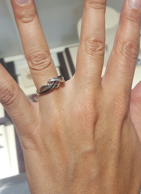 No wedding Band?