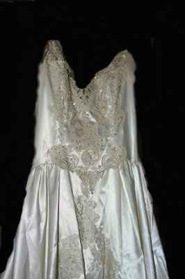 Taking an 80's wedding dress and making it my own? Possible? [pictures]