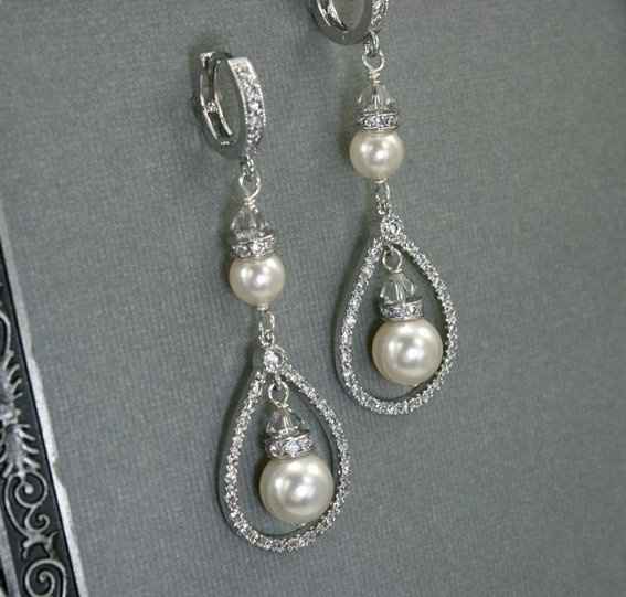 Help need advice on wedding dress jewelry