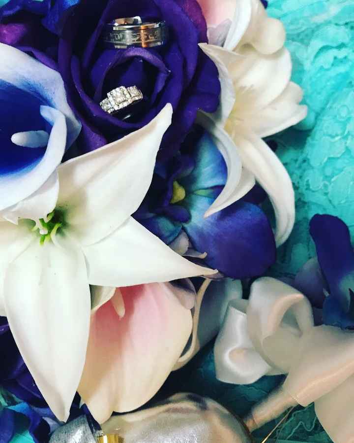 Real Flowers vs. Artificial. What did you ladies choose and why? - 1