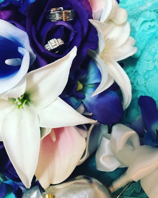 Real Flowers vs. Artificial. What did you ladies choose and why? - 1