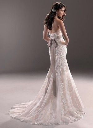 75% of dresses are strapless. But I want straps!
