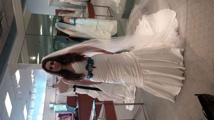 I can not choose between two dresses