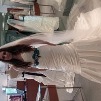 I can not choose between two dresses