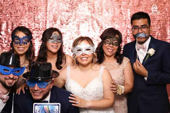 Photo Booth with my siblings, Future Bother-in-law and my gorgeous mom 