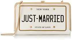 Do brides carry purses on their wedding day?