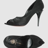 I got my shoes, show me yours