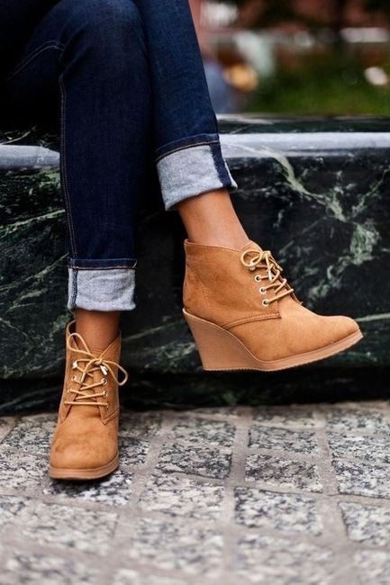 Calling on all wide-width girls.  Having the hardest time finding the right shoe :(