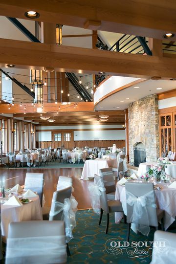 Help! Fall/rustic wedding September 5th in a country club? - 2