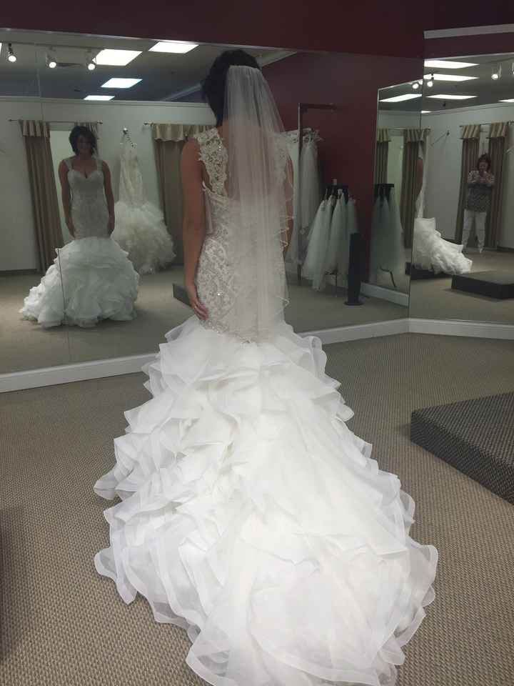 Can you please help me find this detachable cap sleeve for my wedding dress..