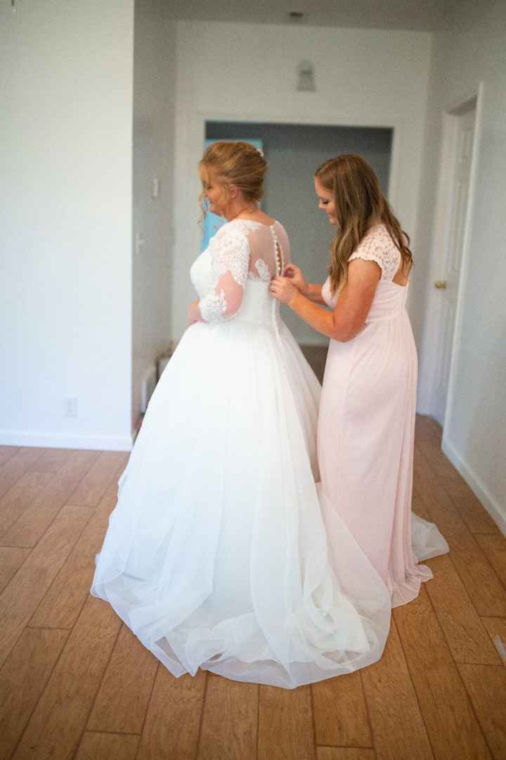 sister/moh doing my buttons