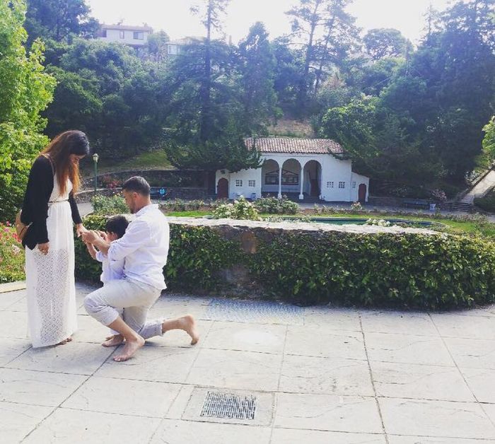 Post a photo of your fiance proposing!