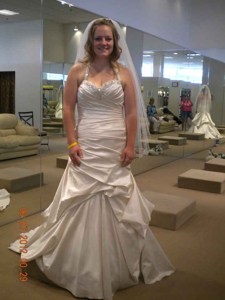 Plus sized brides - show off your dress!