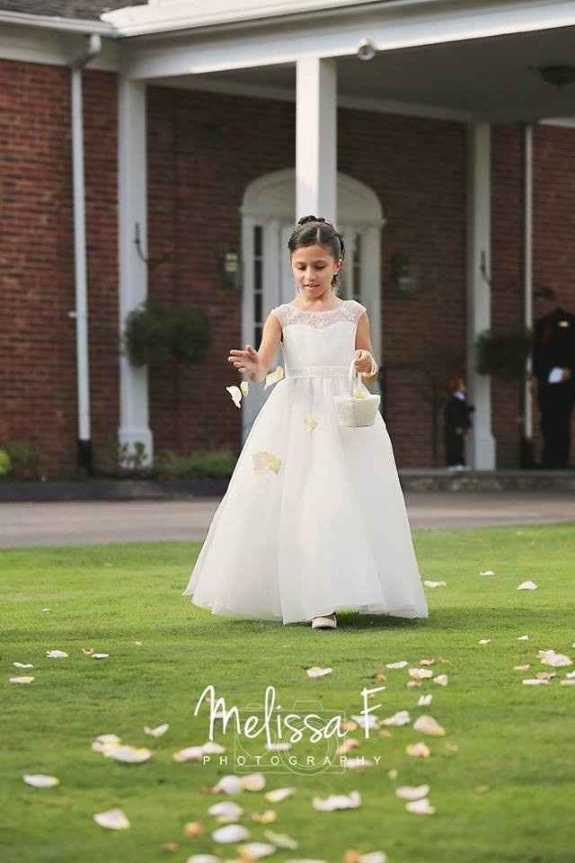 I wanna see your flower girl dresses!!