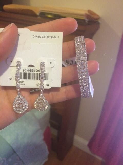 Earrings! Lemme see em