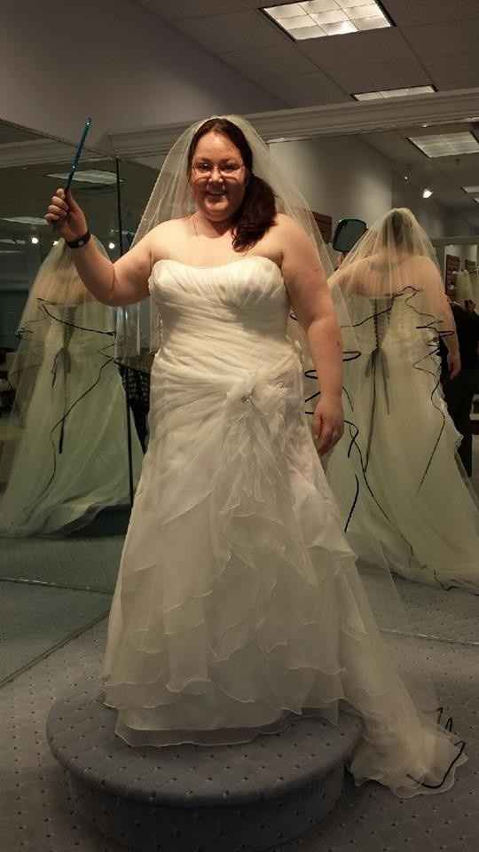 Plus-size brides: Dress silhouette?
