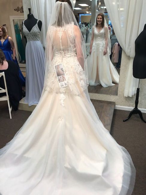 Who has/is going to wear a non-white wedding dress? - 2