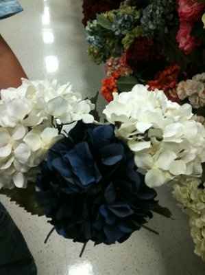 let see yours or bridemaids DIY Silk Flower Bouquets!