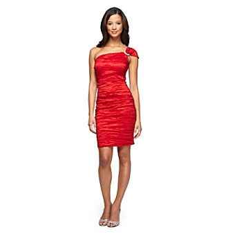 Necklace to wear clearance with one shoulder dress