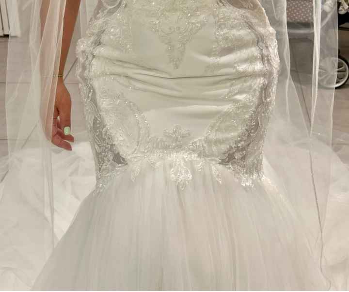 Crease in wedding dress??? - 1