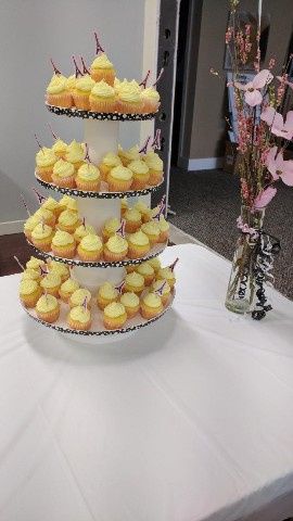 Matron of Honor makes AMAZING lemon cupcakes and knew she'd be in big trouble if she didn't make the