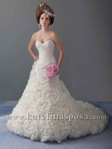 Non-Strapeless Wedding Dress Brides?