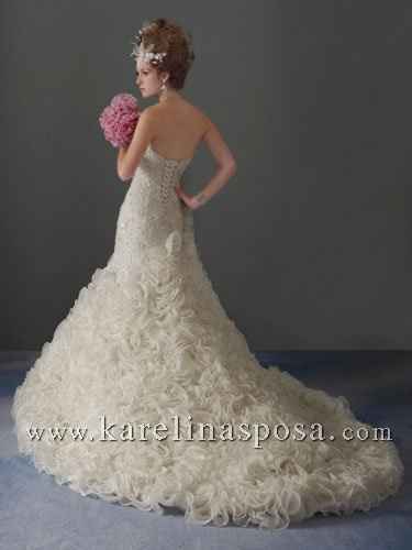 Non-Strapeless Wedding Dress Brides?