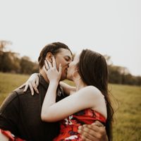 Drop an Engagement Pic with your Date & venue location - 3