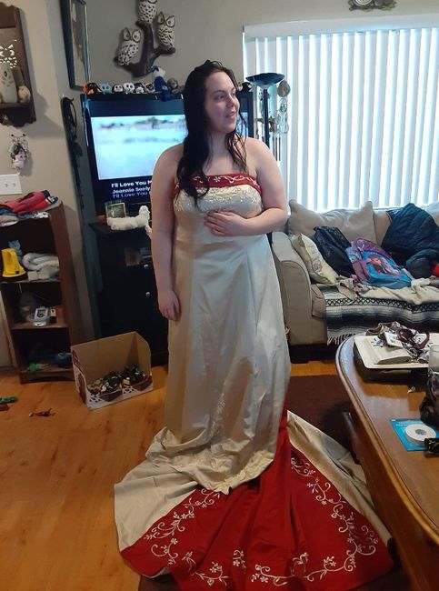 Would love to see your dresses!! 12