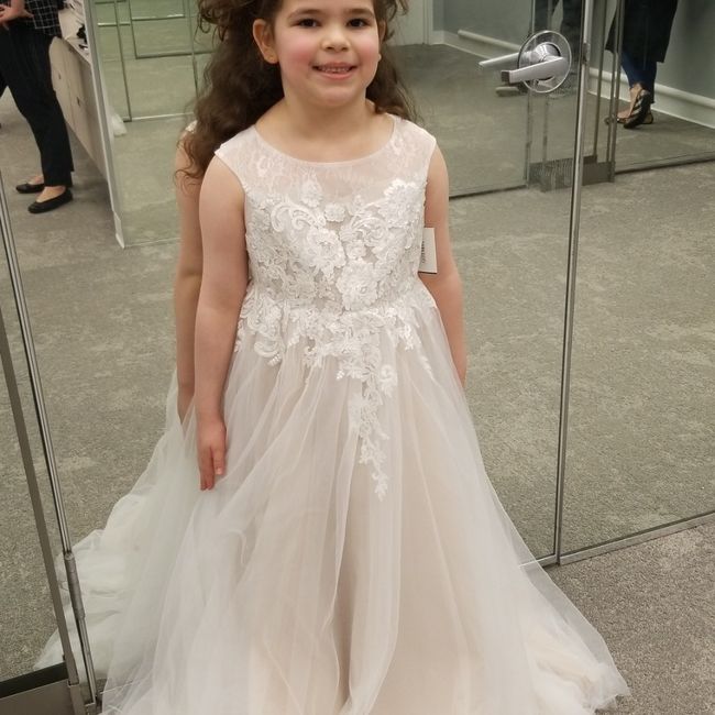 What’s your flower girl wearing ? - 1