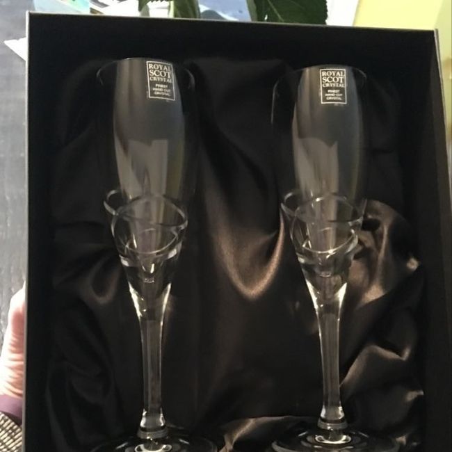 Let's see everyone's champagne flutes!