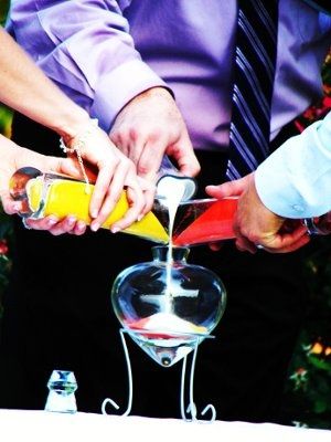 So I'm back...with pics of a wedding, just not mine :-)