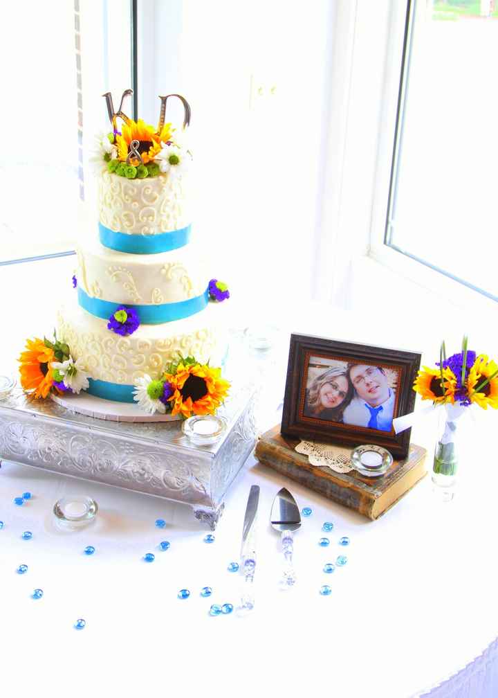 I dont want my wedding to look tacky, color advice please!