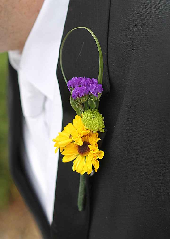 I dont want my wedding to look tacky, color advice please!