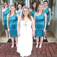 I dont want my wedding to look tacky, color advice please!