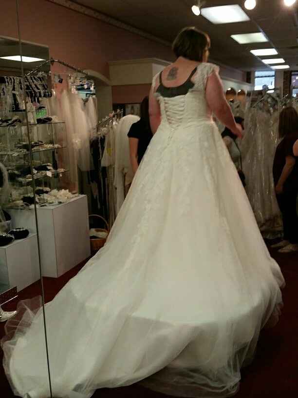 Never posted pics of my dress...