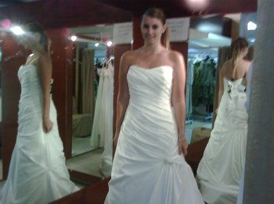 post your wedding  dress pic thanks.