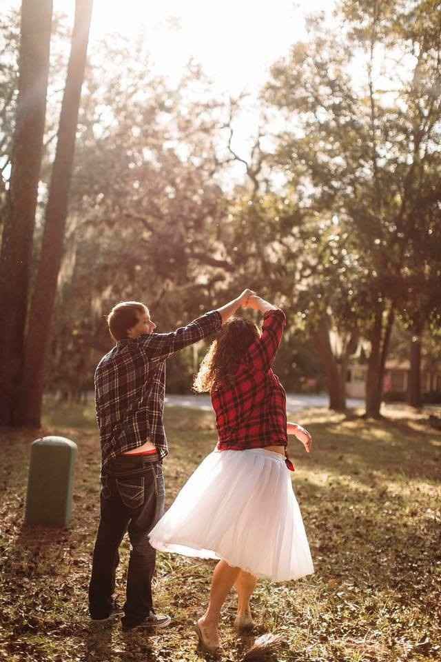 Engagement photo inspiration! Outfits and props!