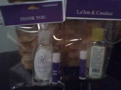 what is a good and inexpensive wedding favors