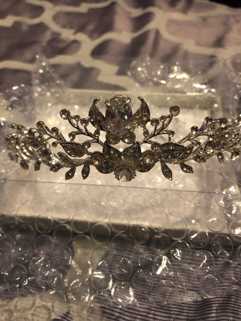 Veil, tiara, hair vine, hair comb, modern or traditional? What are you doing? 1