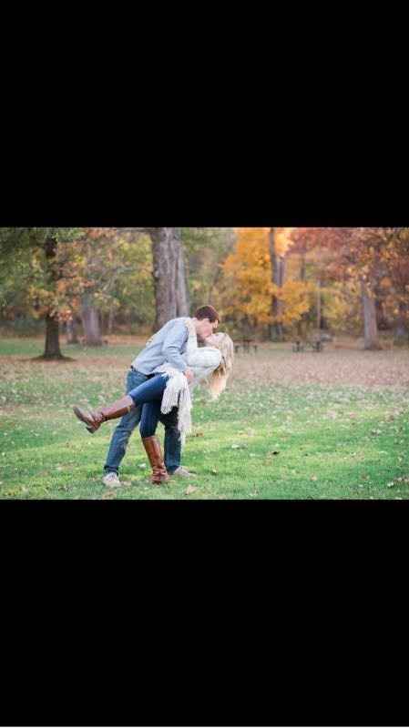 Engagement photo outfit